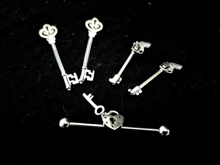 Industriel ou Teton Chez Leonie Kats Tattoo et Piercing à Troyes