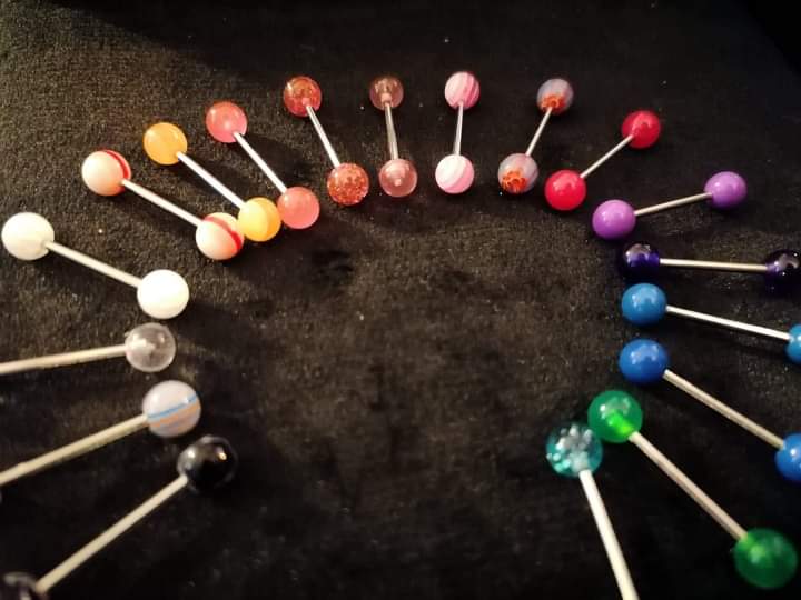 Piercing bijoux Langue Chez Leonie Kats Tattoo et Piercing à Troyes