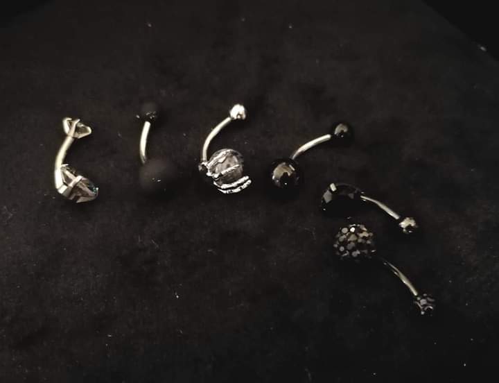 Piercing bijoux Nombril , Chez Leonie Kats Tattoo et Piercing à Troyes