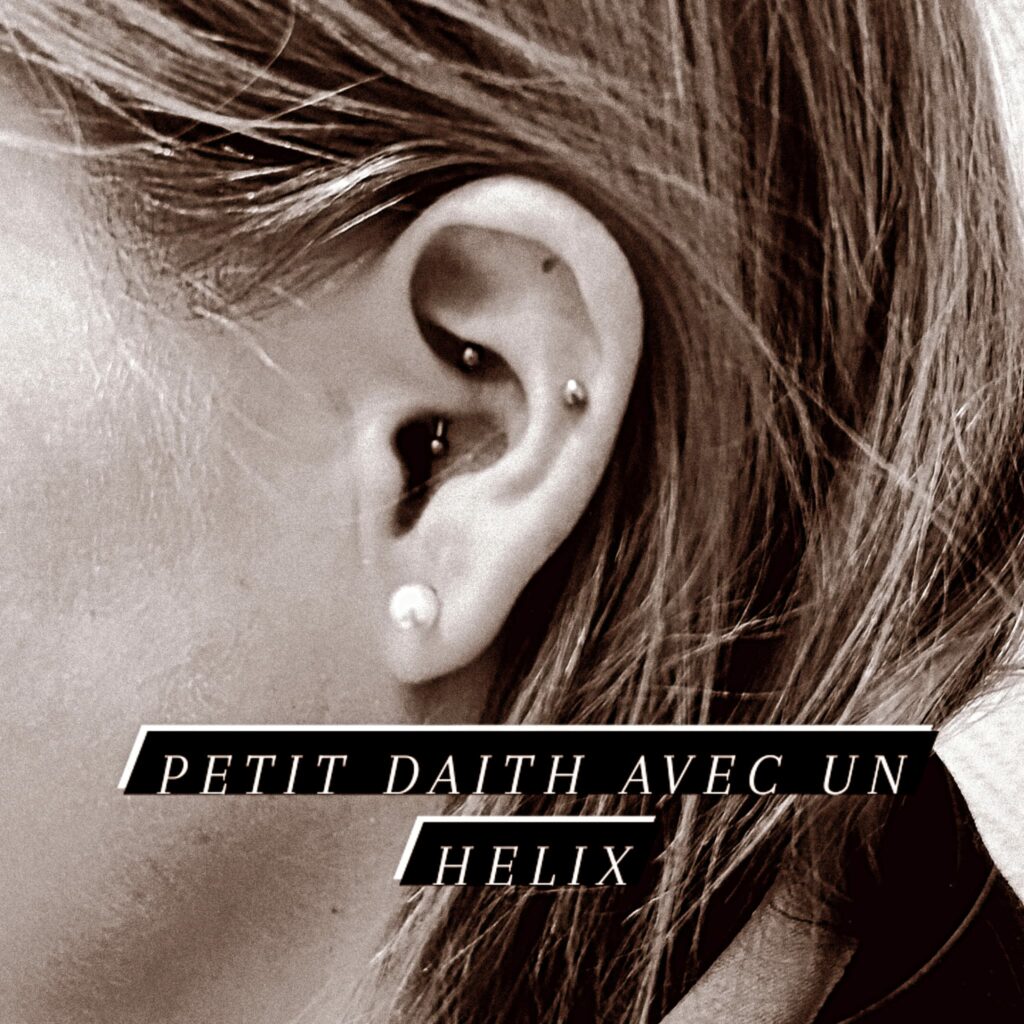 Piercing Daith et Helix Par Leonie Kats Tattoo & Piercing