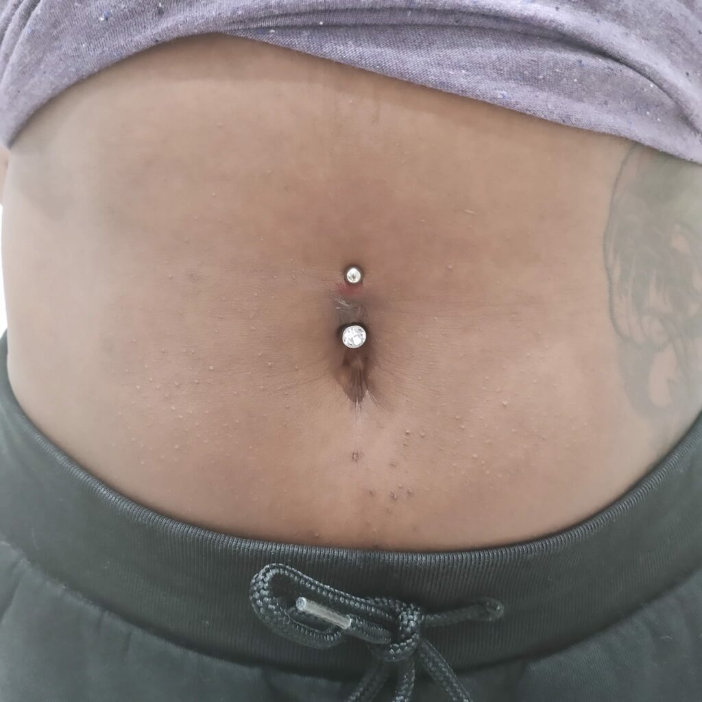 Piercing Nombril Par Leonie Kats Tattoo & Piercing Piercing à Troyes