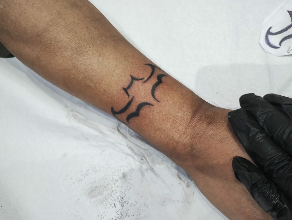 Batman tattoo Par Leonie Kats Tattoo & Piercing