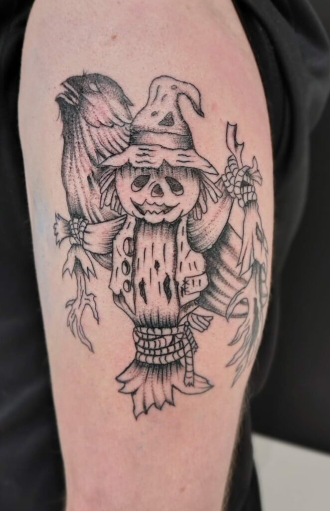 Epouvantail Corbeau leonie Kats Tattoo et Piercing Troyes citrouille