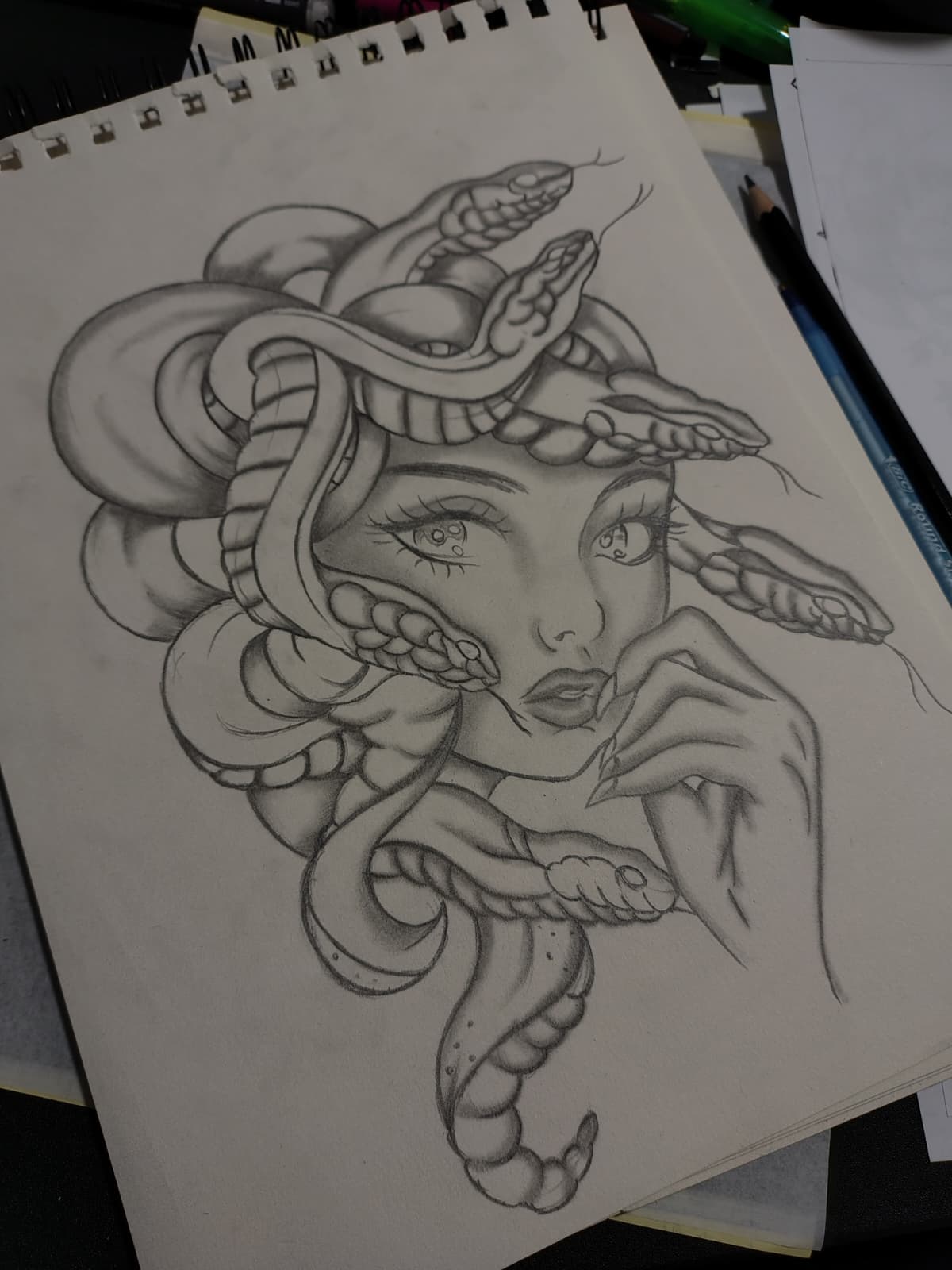 Dessin Medusa par Leonie Kats Tattoo et Piercing